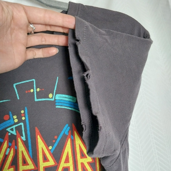 Def Leopard 1988 Hysteria Tour Band T-shirt Junk Food Clothing Distressed XS - Picture 7 of 9